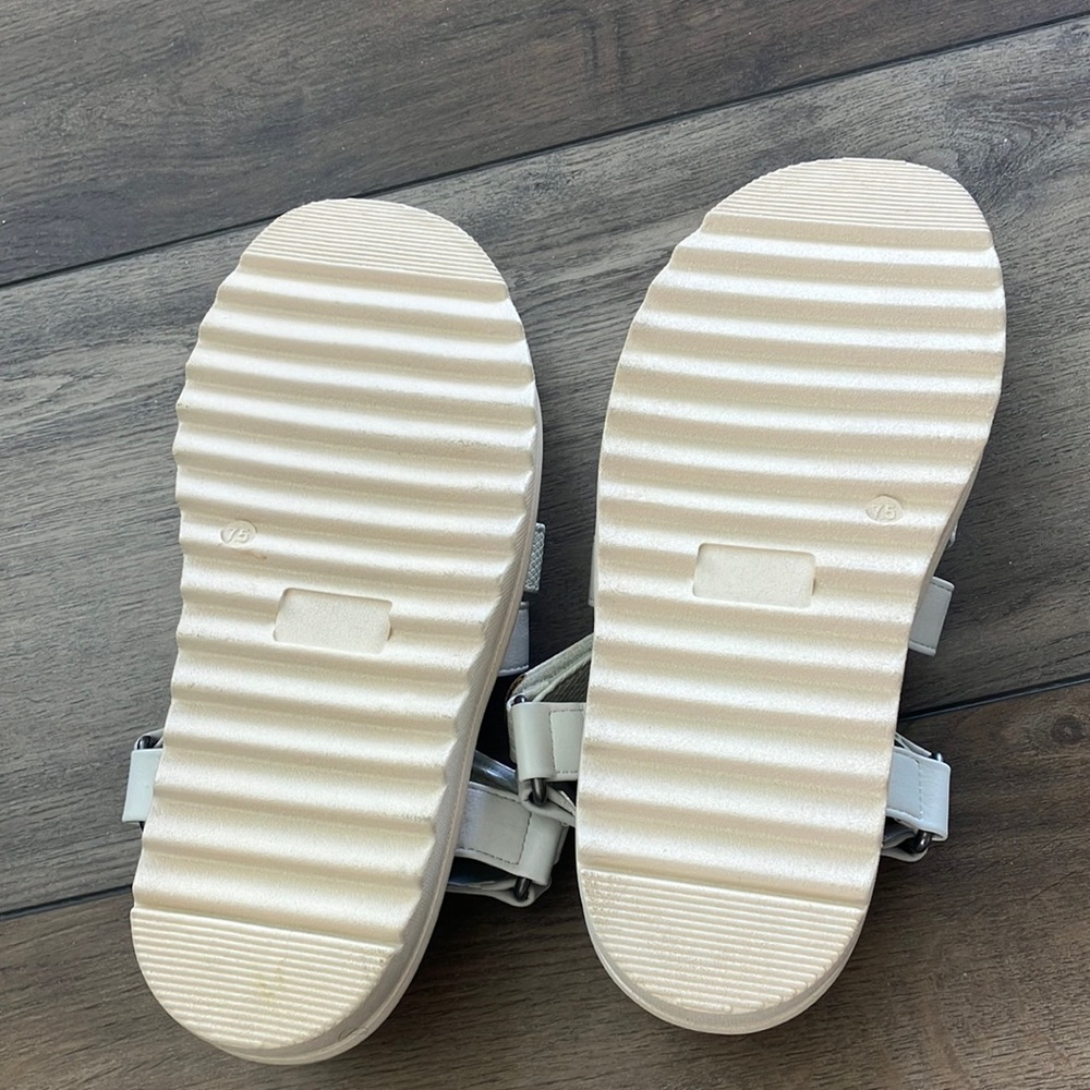 New Platform Sandals - Picture 4 of 4